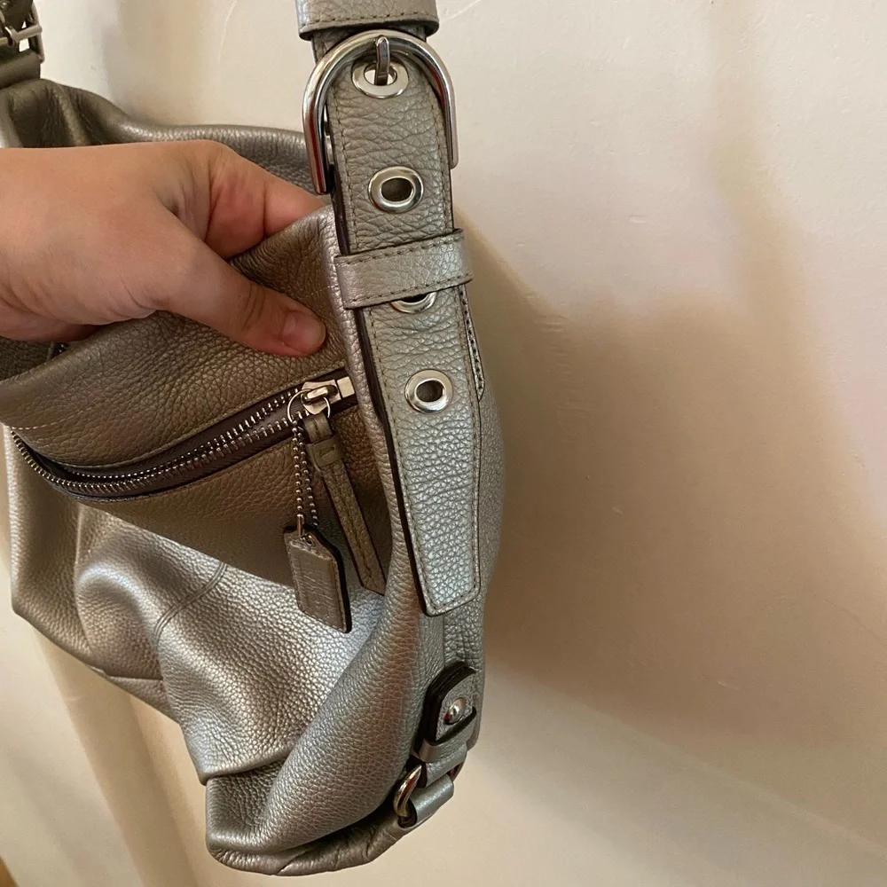 COACH HOBO METALLIC SILVER PEBBLED LEATHER SHOULDER BAG